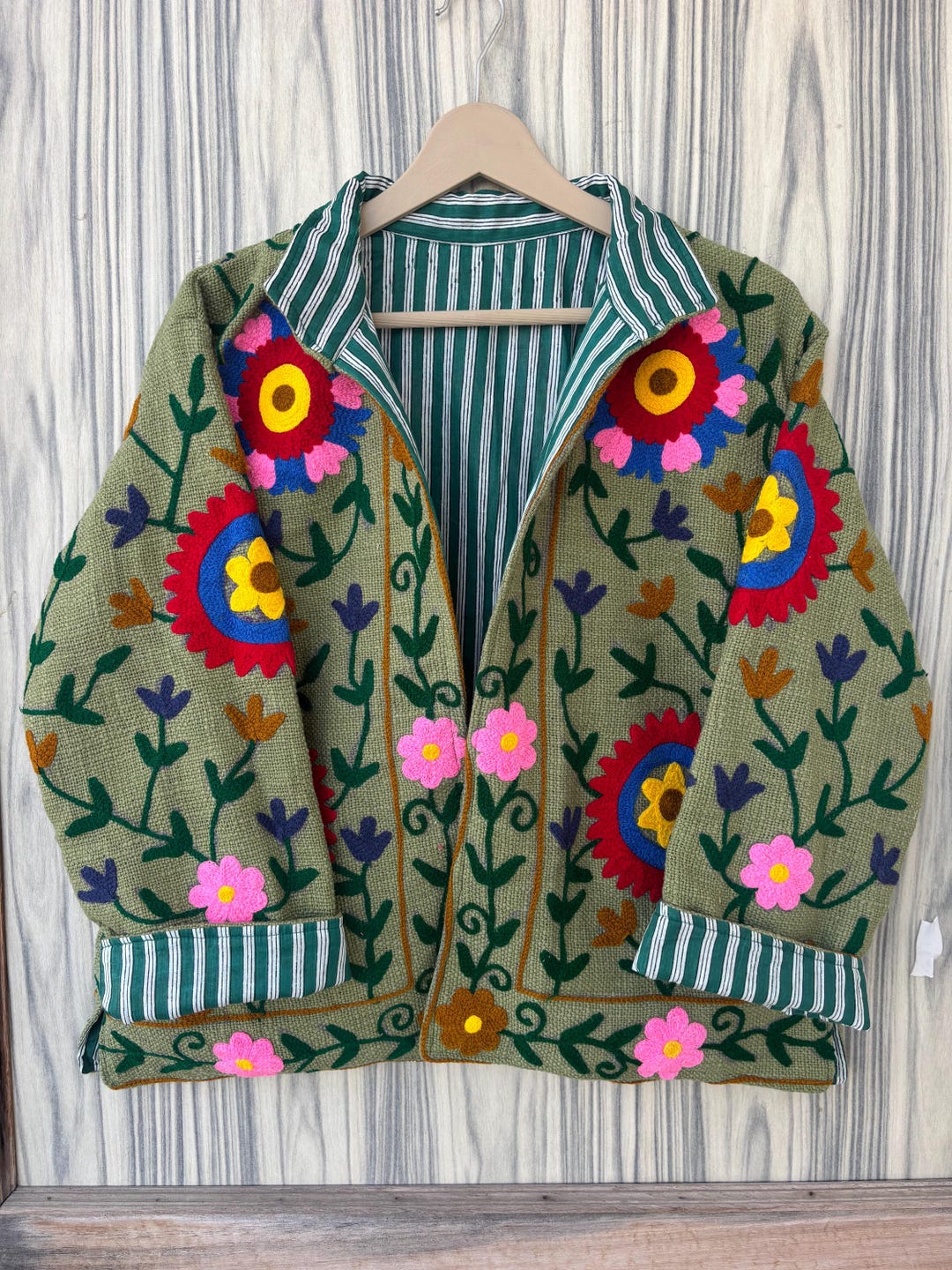 ベルベットスザニ刺繍ジャケット ハンドメイドのスザニ刺繍ベルベットジャケット、ボヘミアンスタイル