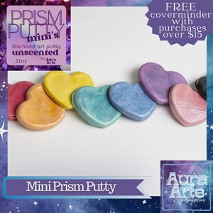 以下が含まれることがあります： 赤、黄、青、紫など、さまざまな色のハート型のMini Prism Puttyのコレクション。画像には「PRISM Putty mini's diamond art putty unscented」と「Mini Prism Putty」というテキストも含まれています。