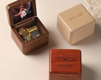 Hölzerne Spieluhr Personalisierte Geschenke Benutzerdefinierte Spieluhr mit Ihrem Bild & Gravur, Vintage Musikgeschenk, Geschenke für Paare, Muttertagsgeschenk