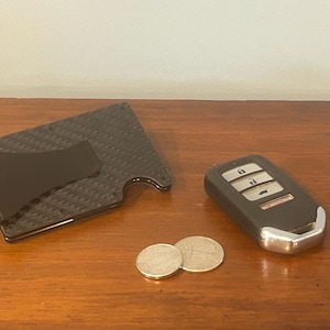 Cartera Metálica con Bloqueo RFID de Fibra de Carbono. Titular de la tarjeta de crédito con clip para billetes. Delgado y compacto.