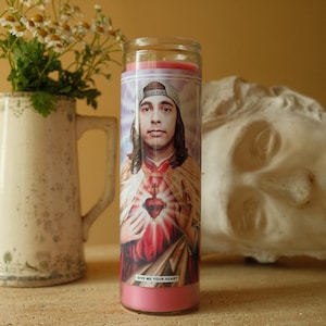 Saint Saint Vic Fuentes Prayer Candle - Scented Soy Wax [ 8&quot; Tall Glass Jar Candle - 120hr Burn Time - 26oz - Choice of Colours & Scents ]