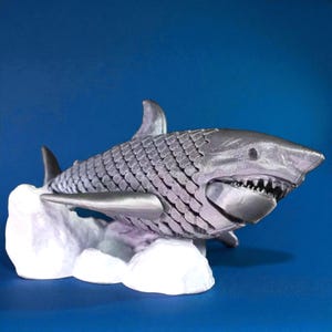 Customizable Articulated Shark Figurine - A Fin-tastic Gift for Shark Lovers