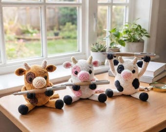 Portalápices de vaca de ganchillo, adorable accesorio de escritorio con forma de animal, soporte para lápices de hilo hecho a mano, bonita decoración de oficina, regalo para amantes de las vacas.
