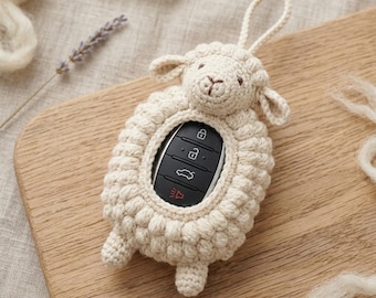 Funda para llavero de oveja de ganchillo, funda para llave de coche de cordero hecha a mano, protector de llavero de animal de lana único, pequeño regalo kawaii para mujeres, cumpleaños