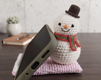 Handmade Crochet Snowman Phone Stand, Christmas Phone Holder, Cute Desk Decor, Winter Gift for Her, Stocking Stuffer, Cozy Home Gift