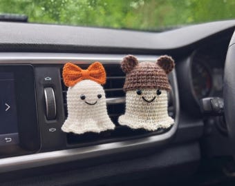 Clip de ventilación para coche con forma de fantasma hecho a mano a crochet, linda decoración de Halloween para el coche, dije espeluznante de fantasma para el coche, regalo de accesorio de crochet para el coche para ella, regalos de Halloween