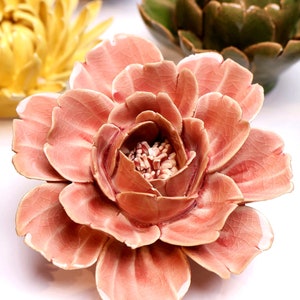Arte de parede em cerâmica com rosas cor de champanhe: decoração floral para parede