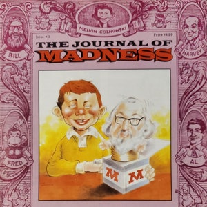 Puede incluir: La portada de The Journal of MADness, número 11, presenta una ilustración de dibujos animados de un niño sosteniendo una caja con las letras "MM" en ella. La portada es rosa con un borde blanco y presenta el título "The Journal of MADness" en letras grandes y negritas. La portada también incluye los nombres de varios personajes de dibujos animados, incluidos Bill, Fred, Harvey y Al.