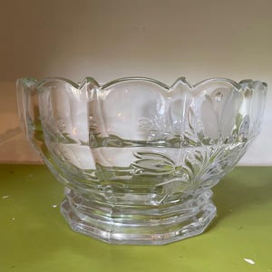 Vintage Crystal Bowl with Tulip Design