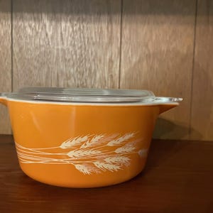 Vintage Pyrex Casserole Dish Orange with Wheat Design 1.5L