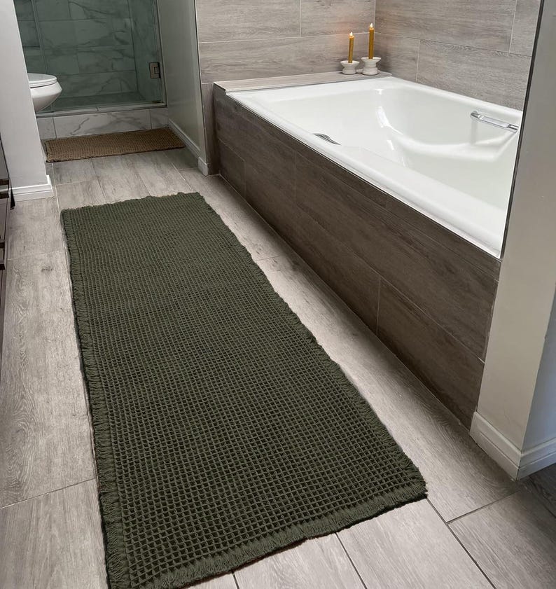 SHIMOH Wafel Badmat, Superabsorberende Antislip Badmat voor Badkamervloer, Machinewasbare Badkamermat met Kwastjes, Rubberen Achterkant Dark Green