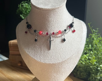 Collar de luna de sangre, acero inoxidable, colgante de daga, gótico, alternativo, collar hecho a mano, regalo para ella