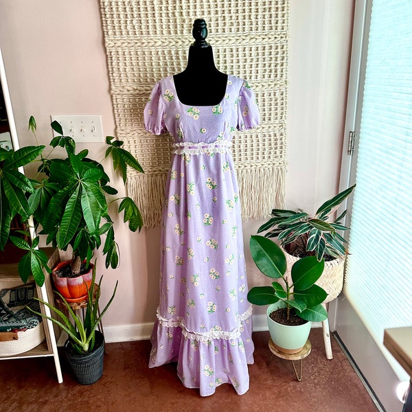 Groovy 1970s Lilac Floral Prairie Maxi Dress Retro Vibes Flowy Boho Chic Empire Waist  Puff Sleeves Women's Vintage Clothing Lavender Purple