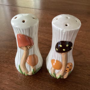 Vintage Arnels Ceramic Mushroom Salt And Pepper Shakers