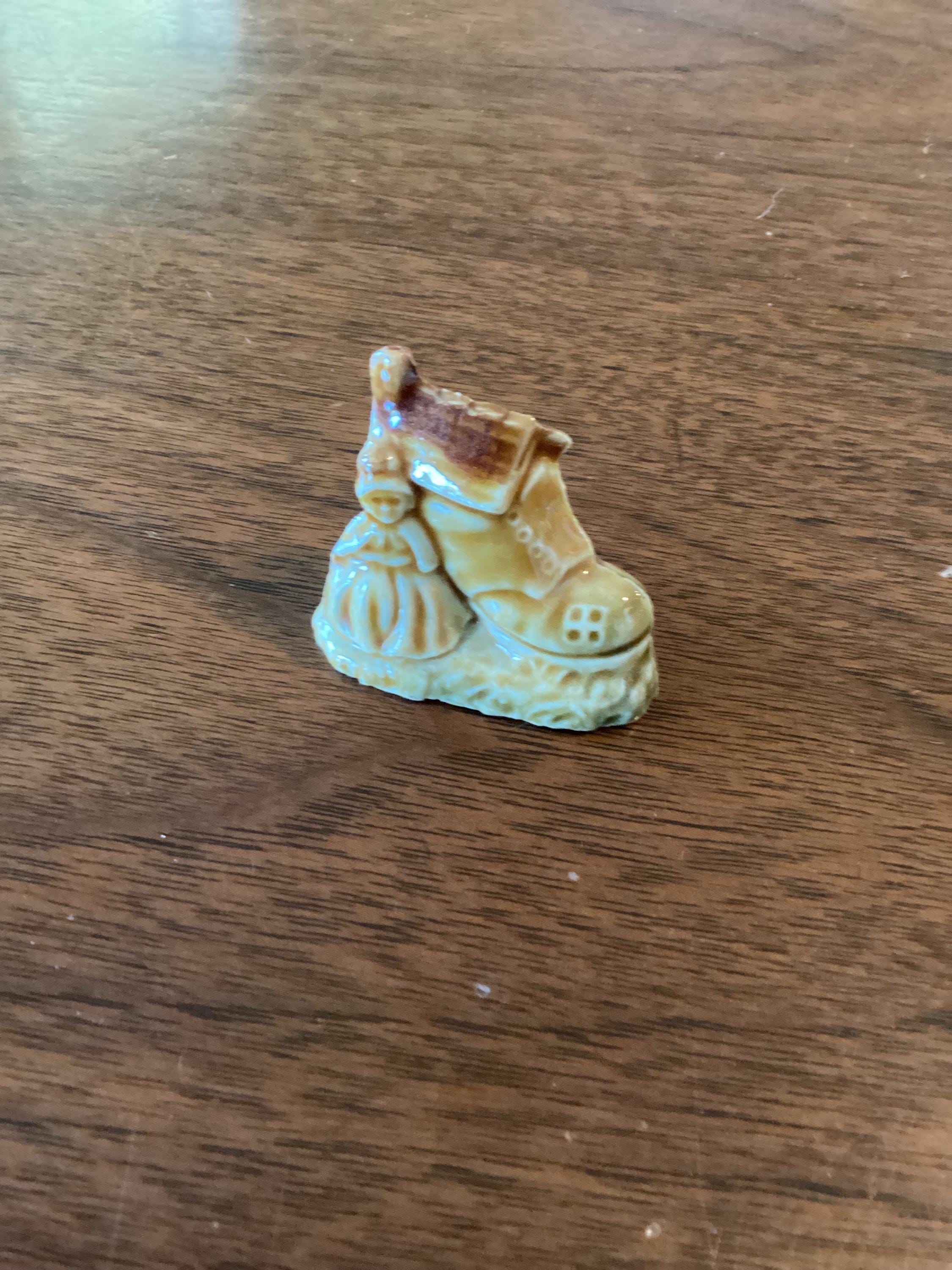 Old Lady Who Lived in A Shoe Wade Whimsies Nursery Rhymes Red Rose