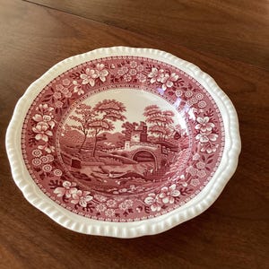 Copeland Spode Pink Tower design bowl with measurements of 9 1/2” wide and 1 1/2” tall in great condition