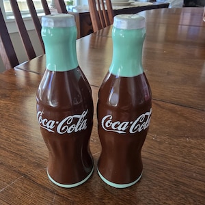 Vintage 1990er Jahre Coca-Cola Salz und Pfefferstreuer aus Keramik