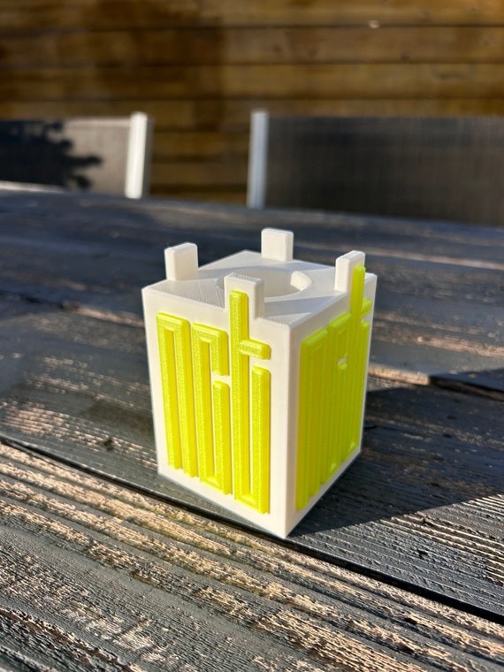 STL file Stray Kids Lightstick Stand 👗・3D printable model to