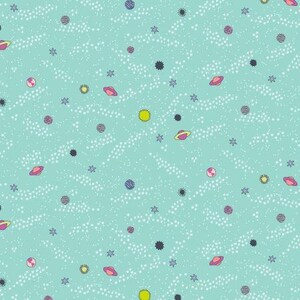 Könnte beinhalten: Ein sich wiederholendes Muster auf türkisblauem Hintergrund mit bunten Planeten, Sternen und Galaxien. Die Planeten sind rosa, blau und gelb, mit weißen Sternhaufen und schwarzen Sternausbrüchen.