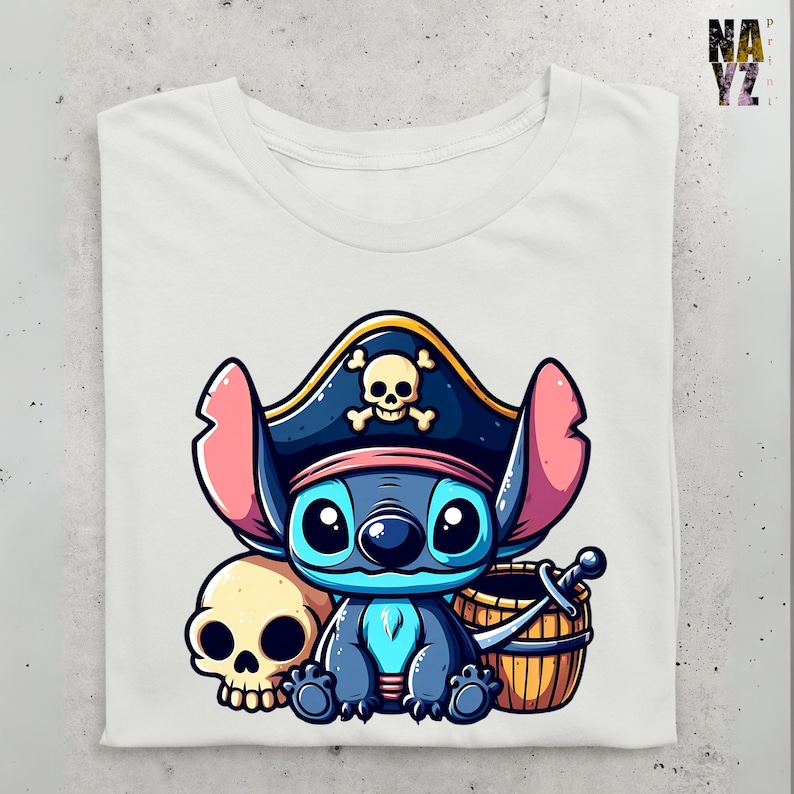K&ouml;nnte beinhalten: Eine blaue Comicfigur tr&auml;gt einen Piratenhut mit Totenkopf und Knochen. Die Figur h&auml;lt eine Schatztruhe und einen Sch&auml;del.
