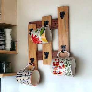 Cup holder Wall Mounted Pine Wood Vertical Mug Rack Modern Hanging Organizer Coffee, Tea for Station and Bar Area with 4 Hooks