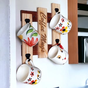 Wall Mounted Coffee Mug Holder – Rustic Pine Wood Cup Organizer with 4 Hooks – Kitchen Display Rack for Mug Storage & Home Decor