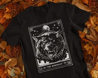 T-shirt de carte de tarot de loup-garou | T-shirt graphique gothique pleine lune | Chemise d'art sombre d'horreur | Déguisement d'Halloween | Monstre effrayant | Lycanthrope