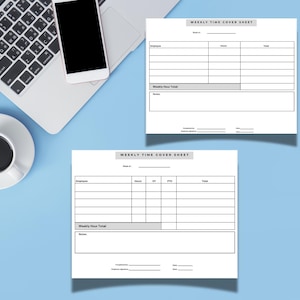 Peut inclure: Deux feuilles de couverture de temps hebdomadaire imprimables en noir et blanc avec le texte "Weekly Time Cover Sheet" en haut. Les feuilles comportent des colonnes pour l'employé, les heures, les heures supplémentaires, les congés payés et le total.