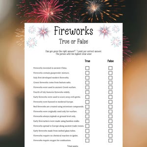 Könnte beinhalten: Ein weißes Spielblatt aus Papier mit dem Titel Fireworks True or False und Illustrationen von roten und blauen Feuerwerken. Es enthält fünfzehn Aussagen über Feuerwerke mit Ankreuzfeldern für True oder False und eine Zeile für Punkte.
