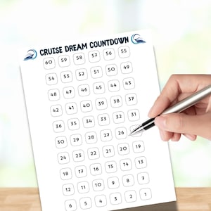 以下が含まれることがあります： 「CRUISE DREAM COUNTDOWN」の文字と、1から60までの数字が書かれたマス目が描かれた白い紙。銀色のペンを持った手が26の数字を指しています。紙の上部には青と白の航海をテーマにしたグラフィックがあります。