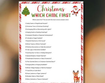 Könnte beinhalten: Ein Weihnachtsspiel mit einem rot-weiß gestreiften Rand. Der Titel "Christmas WHICH CAME FIRST" steht über einer Liste von 20 Fragen zum Thema Feiertage. Festliche Illustrationen eines Weihnachtsbaums, des Weihnachtsmanns und eines Rentiers schmücken die Ecken.