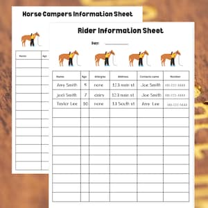 以下が含まれることがあります： 馬のキャンプの情報を記録するための印刷可能なシートで、ライダーの名前、年齢、アレルギー、住所、連絡先の名前、電話番号などの情報を記録するための表があります。シートには、馬とライダーの漫画のイラストが描かれています。