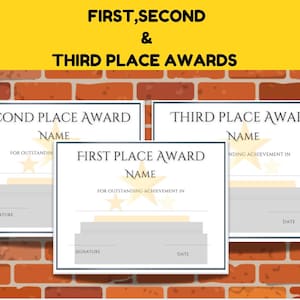 Puede incluir: Tres premios enmarcados para el primer, segundo y tercer lugar. Cada certificado tiene espacio para un nombre, una firma y una fecha. El texto "FIRST, SECOND & THIRD PLACE AWARDS" está en la parte superior. El fondo es una pared de ladrillos.