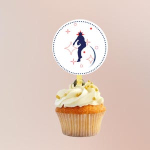 野球カップケーキ トッパー。野球カップケーキ トッパーで、おやつにスポーティなタッチを加え、パーティー、チーム イベント、小さな強打者のお祝いに。
