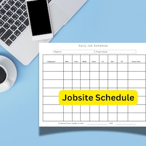 Può includere: Un modello di programma di lavoro giornaliero stampabile con il testo "Jobsite Schedule" in un riquadro giallo. Il modello include colonne per i dipendenti, i giorni della settimana, gli straordinari e il totale delle ore.