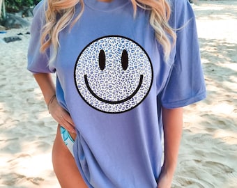 Comfort Colors Smile Face Shirt, Smile Face T-shirt, Smiley Face Shirt, Graphic Gift Shirt, Cute Smile Shirt,Happy Face Shirt, Aesthetic Tee