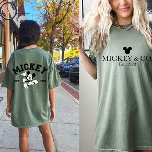 Camiseta Comfort Colors Mickey Mouse Est 1928, Camiseta Disney Mickey de doble cara, Camiseta Mickey y sus amigos, Camiseta Disney, Camiseta retro Disney con la cabeza de Mickey imagen 6