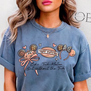Disney Tow Mater Coquette Bow T-Shirt, Disney Cars Minnie Ears Tee,Mickey Tee, Mouse Head Ear Graphic Shirt, Radiator Springs Cute Pixar Top zdjęcie 4
