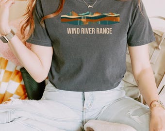 Wind River Range Vintage  Look T-Shirt for Outdoor Enthusiasts - Scenic Mountain Graphic Tee - Adventure-Inspired Hiking Shirt