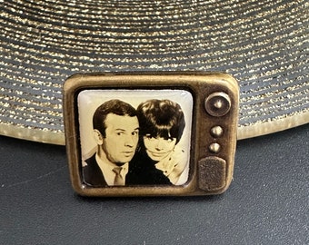 Get Smart Tac Pin UNUSED Vintage Television Shape Metal Brooch Don Adams Maxwell Smart New Old Stock 80s Jewelry Tie Tac Lapel Pin Gift