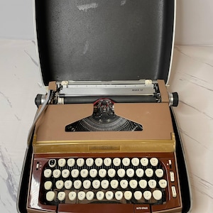 Eaton Viking Deluxe Mark10 Typewriter Vintage 1960s