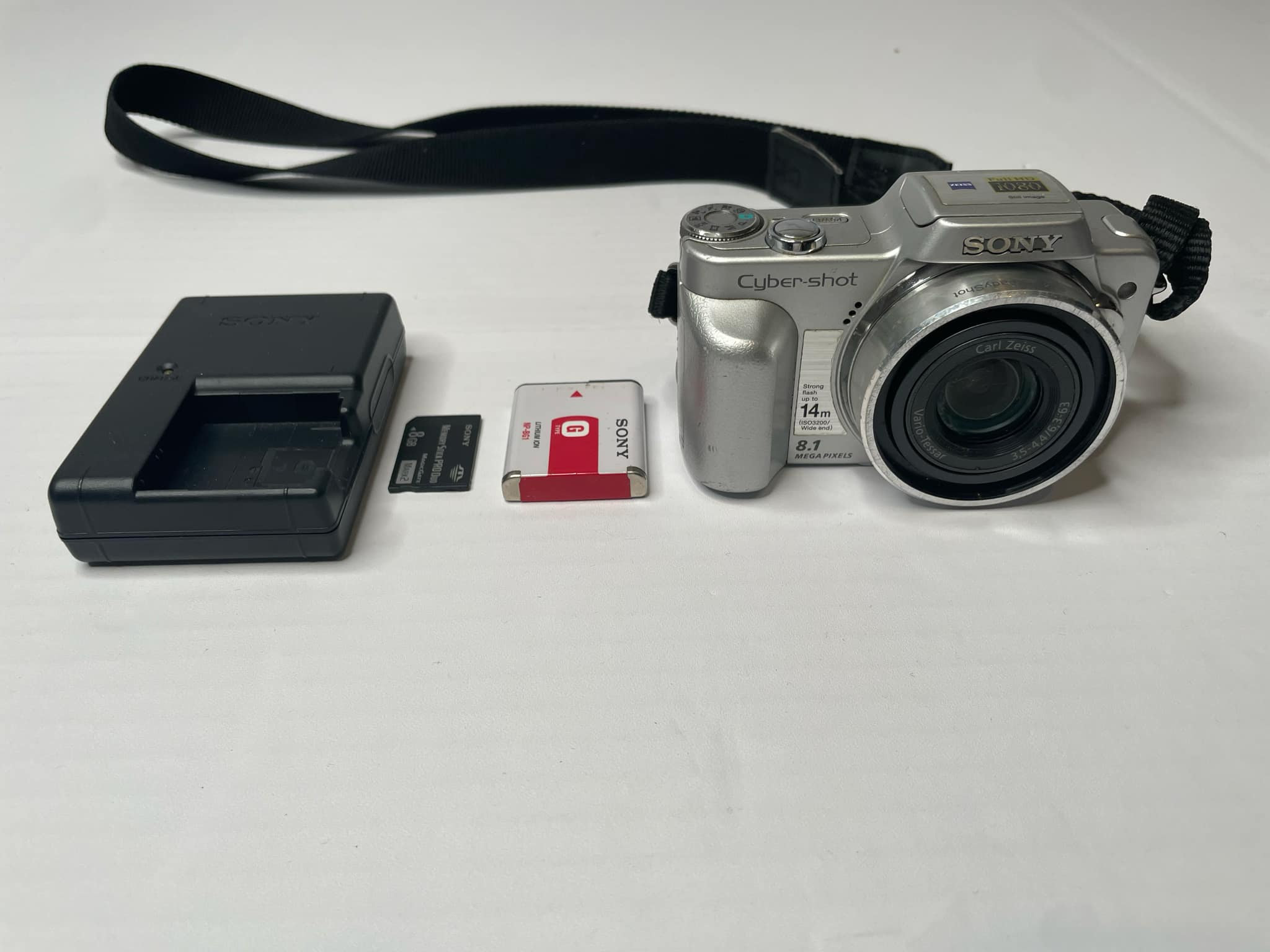Sony Cybershot Digital Camera DSC-H3 8.1 MP 1080P W/ Battery