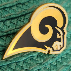 LA Rams Lapel pin