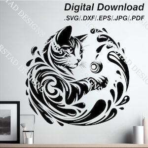 Puede incluir: Diseño de descarga digital en blanco y negro de un gato jugando con una bola de lana. El gato está rodeado de gotas de agua estilizadas.