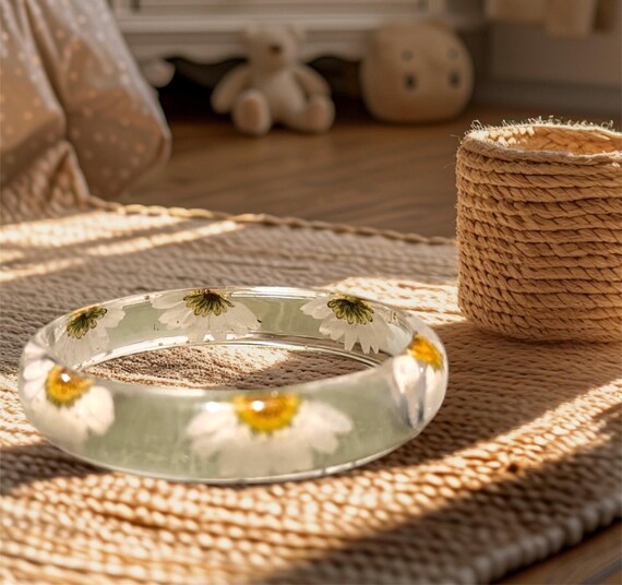 Real Daisy Resin Bangle – Handmade Waterproof Botanical Jewelry