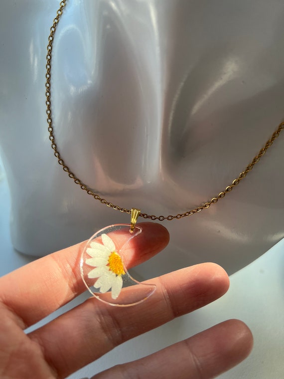 Real Daisy Moon Pendant necklace | Gift for her | minimalistic | boho