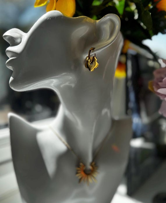 Gold Waterproof Flower Earrings – Hypoallergenic Stainless Steel, Congo Closure, Tarnish-Free