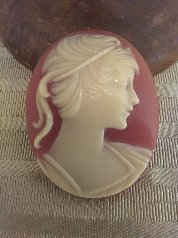 Resin cameo large brooch