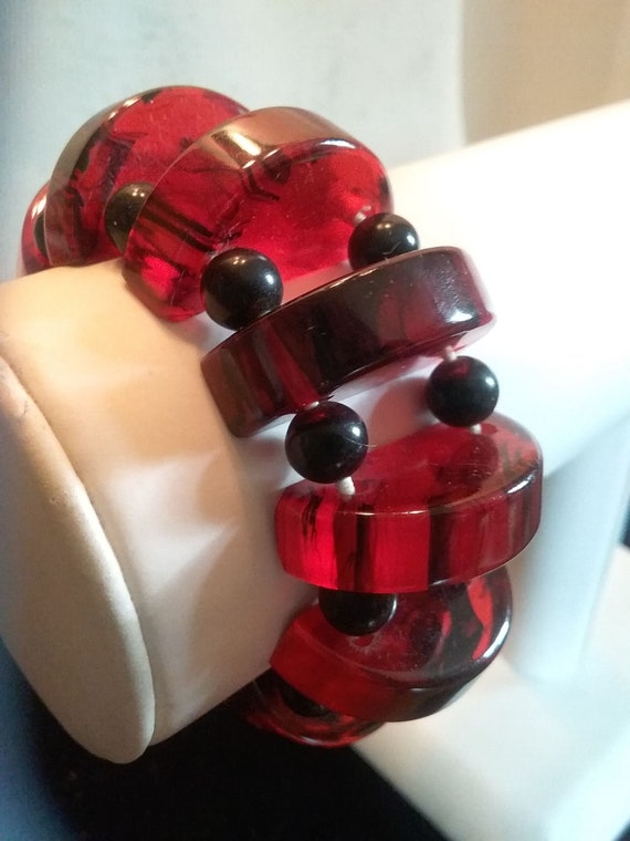 Lucite plastic stretch bracelet with black spacers