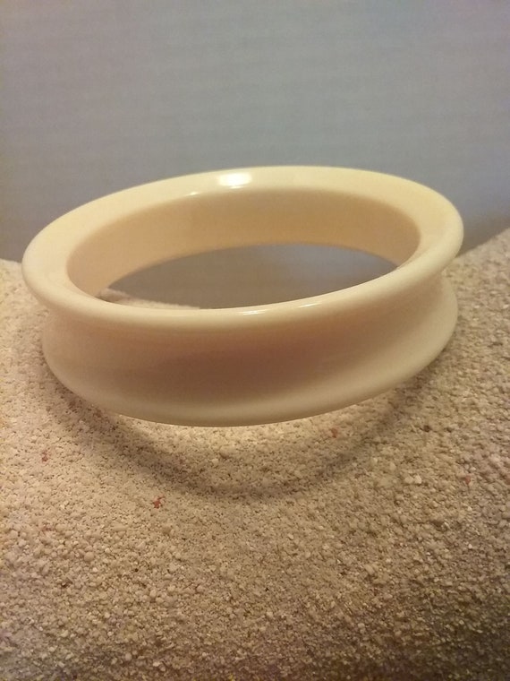 Lucite cream colored bangle bracelet - image 1